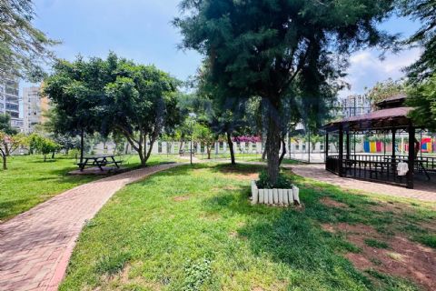 LEVANTENDEN AKKENT MAHDE SİTE İÇİ YÜKSEK ARA KAT 2 BALKON FERAH 3+1