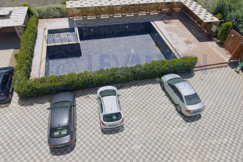 LEVANTENDEN ARPAÇBAHŞİŞTE HAVUZLU SIFIR 1+1 DAİRE