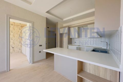 LEVANTENDEN ARPAÇBAHŞİŞTE HAVUZLU SIFIR 1+1 DAİRE