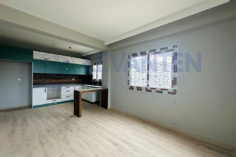 LEVANTENDEN ÇEŞMELİDE HAVUZLU SIFIR 2+1 GÜNEY VE DOĞU CEPHE