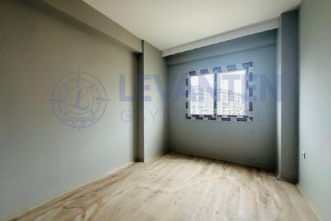LEVANTENDEN ÇEŞMELİDE HAVUZLU SIFIR 2+1 GÜNEY VE DOĞU CEPHE