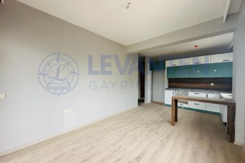 LEVANTENDEN ÇEŞMELİDE HAVUZLU SIFIR 2+1 GÜNEY VE DOĞU CEPHE