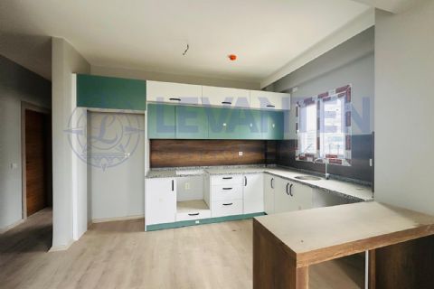 LEVANTENDEN ÇEŞMELİDE HAVUZLU SIFIR 2+1 GÜNEY VE DOĞU CEPHE