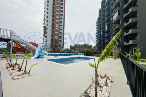 LEVANTENDEN ÇEŞMELİDE HAVUZLU SIFIR 2+1 GÜNEY VE DOĞU CEPHE