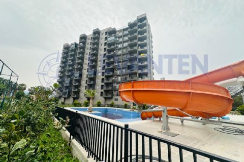 LEVANTENDEN ÇEŞMELİDE HAVUZLU SIFIR 2+1 GÜNEY VE DOĞU CEPHE