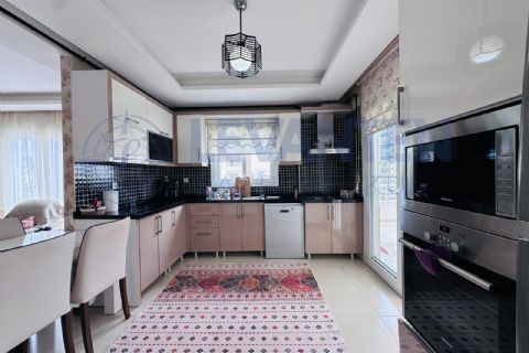 LEVANTENDEN ÇİFTLİKKÖYDE HAVUZLU SİTE İÇİ 3+1 CEPHELERİ AÇIK