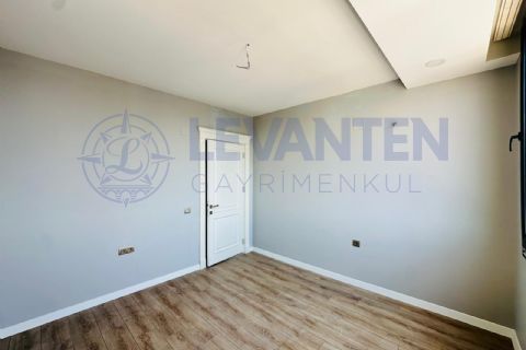 LEVANTEN'DEN DENİZ GÖREN 2 BLOK HAVUZLU GENİŞ AİLELER İÇİ 5+1
