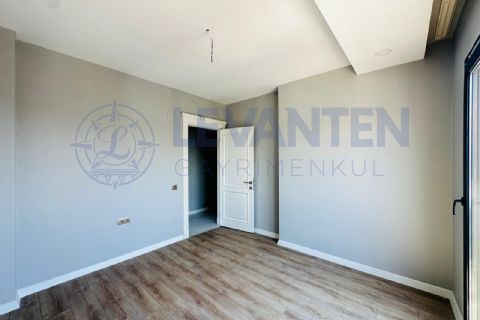 LEVANTEN'DEN DENİZ GÖREN 2 BLOK HAVUZLU GENİŞ AİLELER İÇİ 5+1