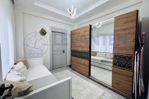 LEVANTENDEN DENİZ GÖREN KOMBİ HAVUZ 2+1
