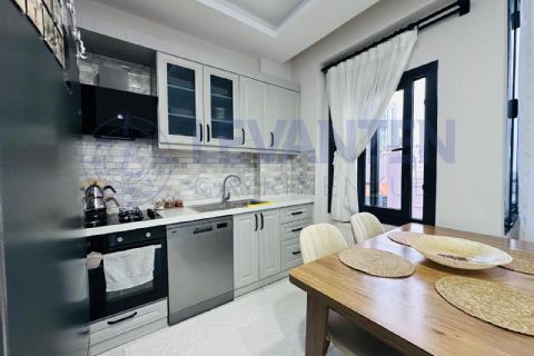 LEVANTENDEN DENİZ GÖREN KOMBİ HAVUZ 2+1