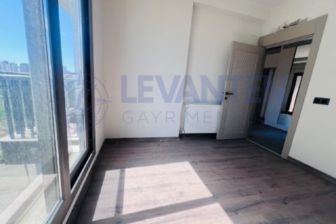 LEVANTEN'DEN DENİZ MAH, SAHİLE YAKIN HAVUZLU 1+1