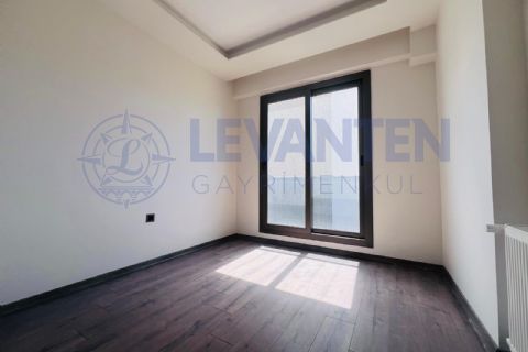 LEVANTEN'DEN DENİZ MAH, SAHİLE YAKIN HAVUZLU 1+1