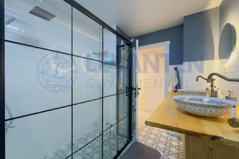 LEVANTENDEN DENİZE YAKIN HAVUZ KOMBİ GENİŞ OTURUM MASRAFSIZ 3+1