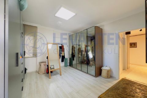 LEVANTENDEN DENİZE YAKIN HAVUZ KOMBİ GENİŞ OTURUM MASRAFSIZ 3+1