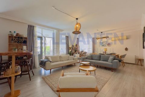 LEVANTENDEN DENİZE YAKIN HAVUZ KOMBİ GENİŞ OTURUM MASRAFSIZ 3+1