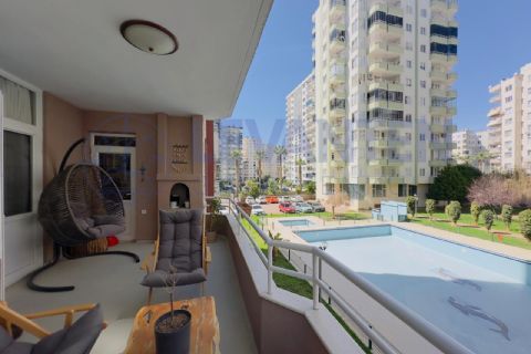 LEVANTENDEN DENİZE YAKIN HAVUZ KOMBİ GENİŞ OTURUM MASRAFSIZ 3+1
