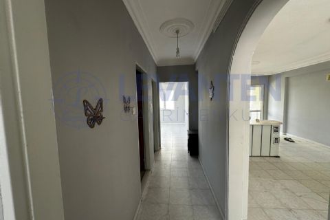 LEVANTENDEN DENİZE YAKIN HAVUZLU SİTE GENİŞ OTURUM 2+1