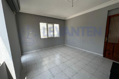 LEVANTENDEN DENİZE YAKIN HAVUZLU SİTE GENİŞ OTURUM 2+1
