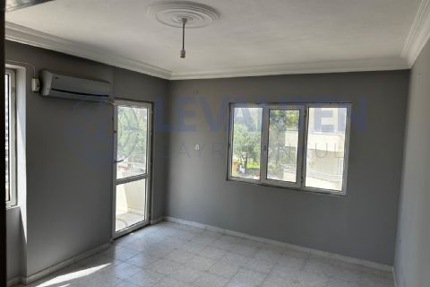 LEVANTENDEN DENİZE YAKIN HAVUZLU SİTE GENİŞ OTURUM 2+1