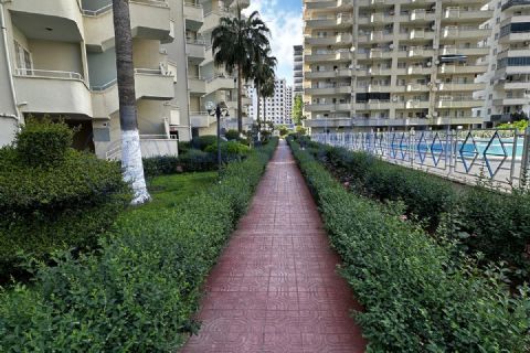 LEVANTENDEN DENİZE YAKIN HAVUZLU SİTE GENİŞ OTURUM 2+1