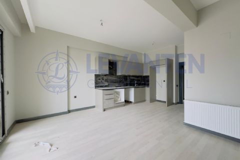 LEVANTENDEN GMK BULVARI ÜZERİNDE AÇIK KAPALI OTOPARK AÇIK MUTFAK 2+1
