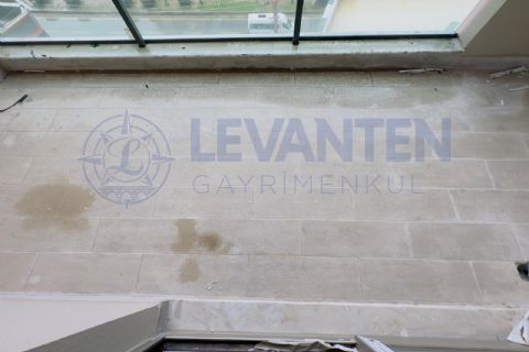 LEVANTENDEN GMK BULVARI ÜZERİNDE AÇIK KAPALI OTOPARK AÇIK MUTFAK 2+1