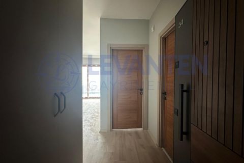 LEVANTEN'DEN GÜNEY CEPHELİ HAVUZLU SIFIR 1+1