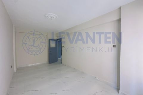 LEVANTENDEN HAVUZLU 24 SAAT GÜVENLİKLİ SİTEDE İÇİ YENİ 3+1