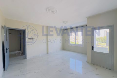 LEVANTENDEN HAVUZLU 24 SAAT GÜVENLİKLİ SİTEDE İÇİ YENİ 3+1