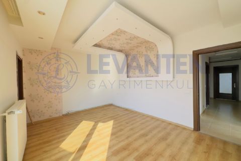 LEVANTENDEN HAVUZLU SİTE DENİZ GÖREN BALKON KOMBİ CAM BALKON 3+1