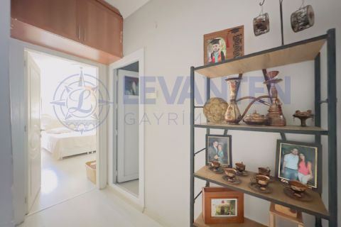 LEVANTENDEN HAVUZLU SİTE İÇİ KOMBİ CAM BALKON İÇİ YENİLENMİŞ 3+1