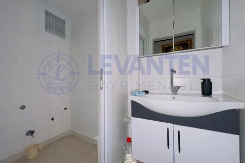 LEVANTENDEN HAVUZLU SİTE İÇİ KOMBİ CAM BALKON İÇİ YENİLENMİŞ 3+1