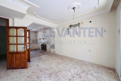 LEVANTEN'DEN HAVUZLU VİLLA SİTE İÇİ 5+1 TRİPLEKS