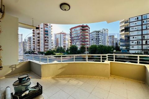 LEVANTENDEN KİTAPSAN ARKASI SOSYETEYE YAKIN 3+1