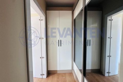 LEVANTENDEN KOMBİ CAM BALKON KLİMA CADDE ÜZERİ HER KAT TEK 3+1