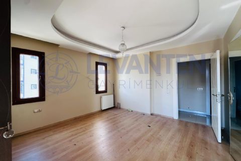 LEVANTENDEN KOMBİ CAM BALKON KLİMA CADDE ÜZERİ HER KAT TEK 3+1
