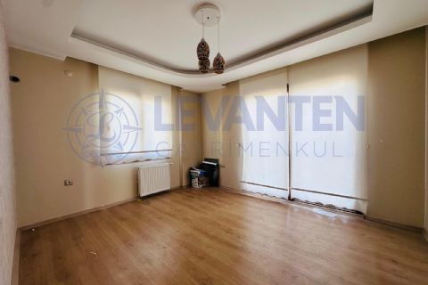 LEVANTENDEN KOMBİ CAM BALKON KLİMA CADDE ÜZERİ HER KAT TEK 3+1