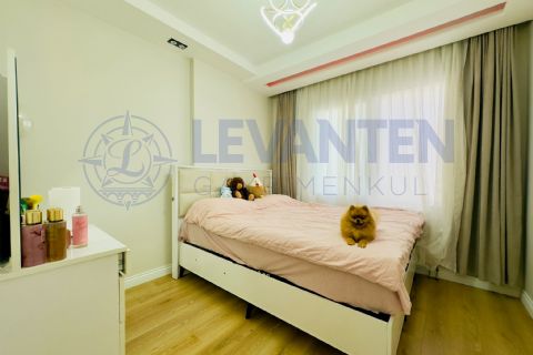 LEVANTENDEN MENDERESTE İÇ MİMAR YAPIMI TEK BLOK HAVUZLU 4+1