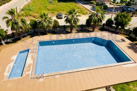 LEVANTENDEN MENDERESTE İÇ MİMAR YAPIMI TEK BLOK HAVUZLU 4+1