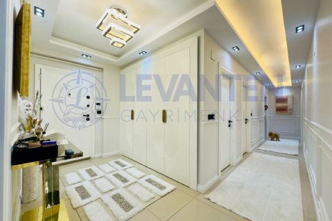 LEVANTENDEN MENDERESTE İÇ MİMAR YAPIMI TEK BLOK HAVUZLU 4+1
