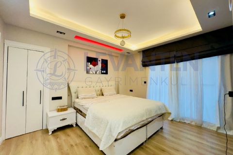 LEVANTENDEN MENDERESTE İÇ MİMAR YAPIMI TEK BLOK HAVUZLU 4+1