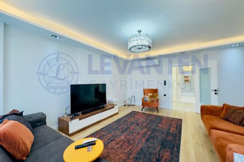 LEVANTENDEN MENDERESTE İÇ MİMAR YAPIMI TEK BLOK HAVUZLU 4+1