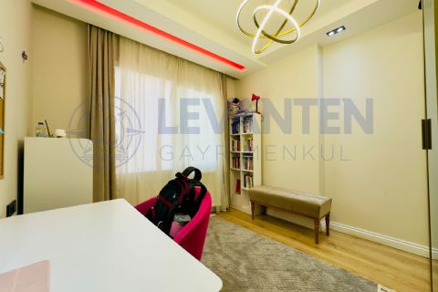 LEVANTENDEN MENDERESTE İÇ MİMAR YAPIMI TEK BLOK HAVUZLU 4+1