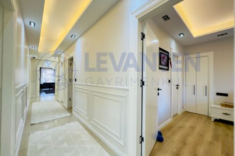 LEVANTENDEN MENDERESTE İÇ MİMAR YAPIMI TEK BLOK HAVUZLU 4+1