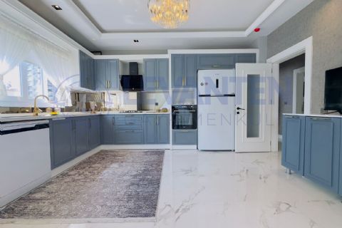 LEVANTENDEN MERKEZİ KONUM SİTE HAVUZ KOMBİ LÜKS 4+1