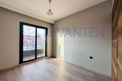 LEVANTENDEN MEZİTLİ KAYMAKAMLIK ARKASI TEMİZ 1+1