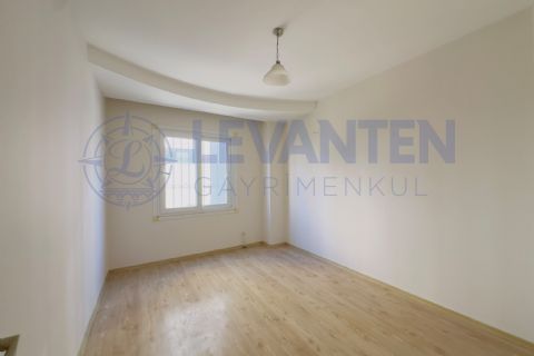LEVANTENDEN Mezitli Vatan Caddesi'nde Geniş 4+1 Teraslı Daire