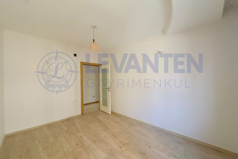 LEVANTENDEN Mezitli Vatan Caddesi'nde Geniş 4+1 Teraslı Daire