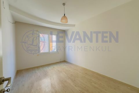 LEVANTENDEN Mezitli Vatan Caddesi'nde Geniş 4+1 Teraslı Daire