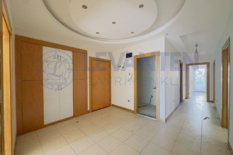 LEVANTENDEN Mezitli Vatan Caddesi'nde Geniş 4+1 Teraslı Daire